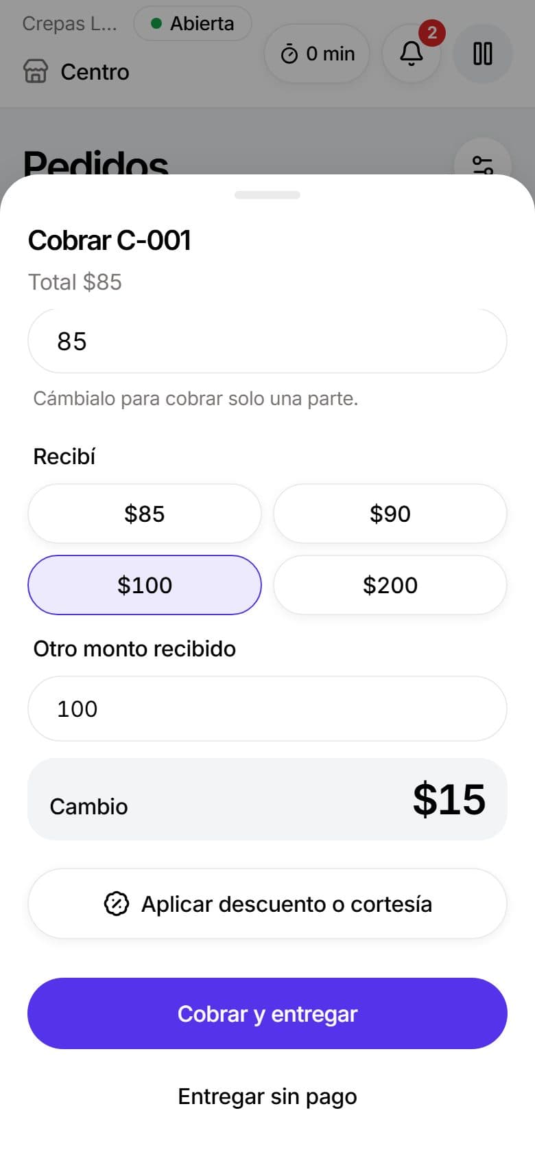Cobro en efectivo con el cambio a entregar en grande